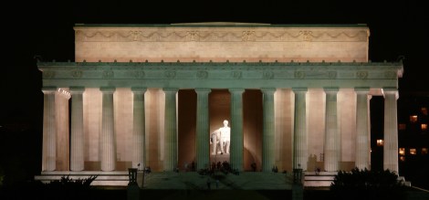 lincoln-memorial-at-night-photo