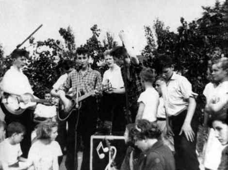 570706_quarrymen_04-580x433